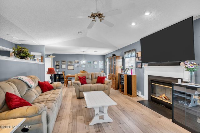 11 Sandhurst Court, Toms River, NJ 08757