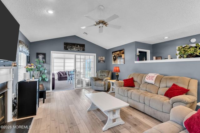 11 Sandhurst Court, Toms River, NJ 08757