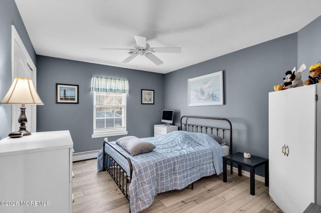 11 Sandhurst Court, Toms River, NJ 08757