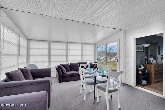 11 Sandhurst Court, Toms River, NJ 08757