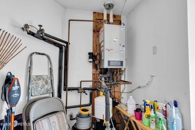 11 Sandhurst Court, Toms River, NJ 08757