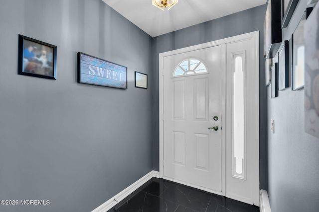 11 Sandhurst Court, Toms River, NJ 08757