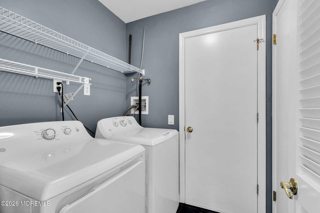 11 Sandhurst Court, Toms River, NJ 08757