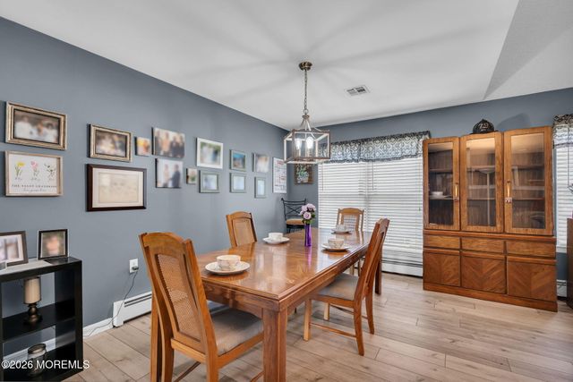 11 Sandhurst Court, Toms River, NJ 08757