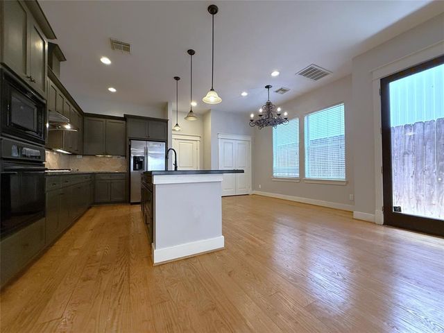 5237 Center Street, Houston, TX 77007