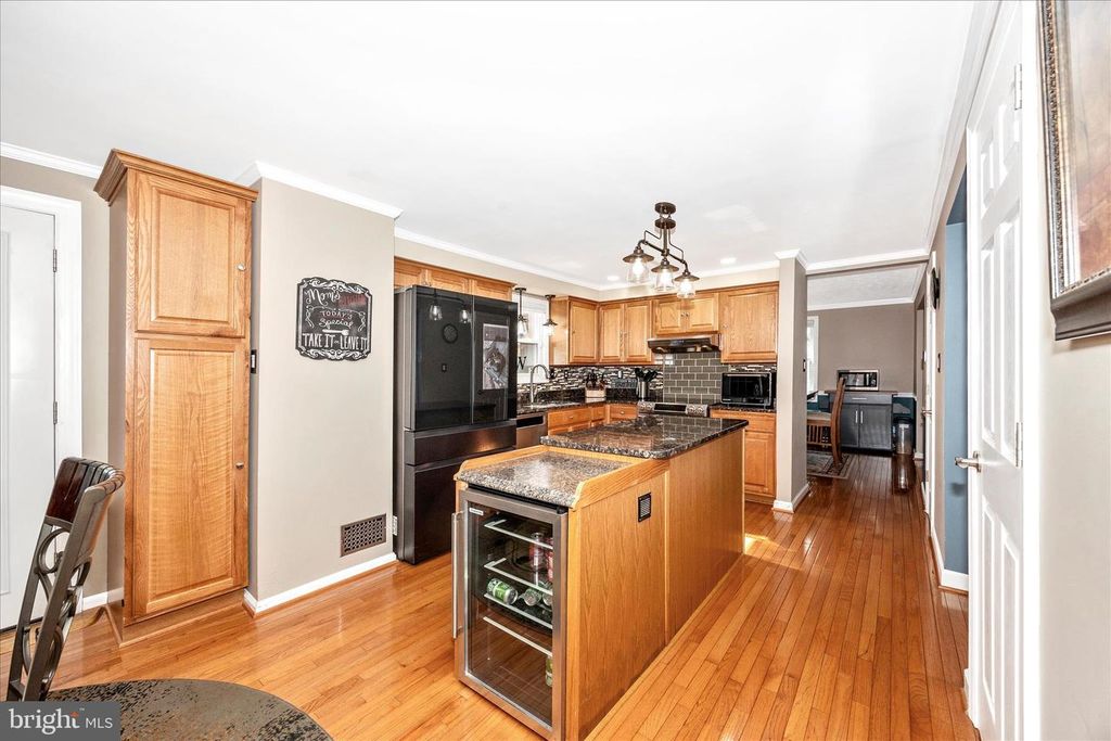 Image 10 of property listing at 19708 MIDAS CT, Gaithersburg, MD 20879