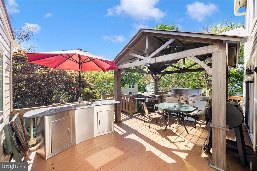 Image 2 of property listing at 19708 MIDAS CT, Gaithersburg, MD 20879
