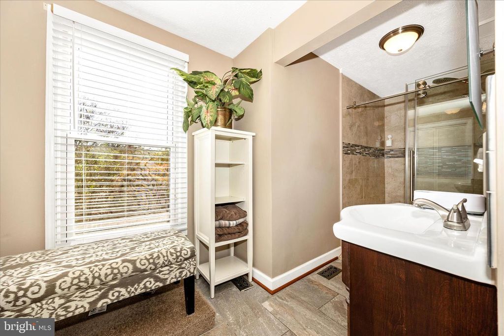 Image 23 of property listing at 19708 MIDAS CT, Gaithersburg, MD 20879