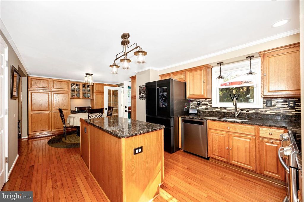 Image 3 of property listing at 19708 MIDAS CT, Gaithersburg, MD 20879
