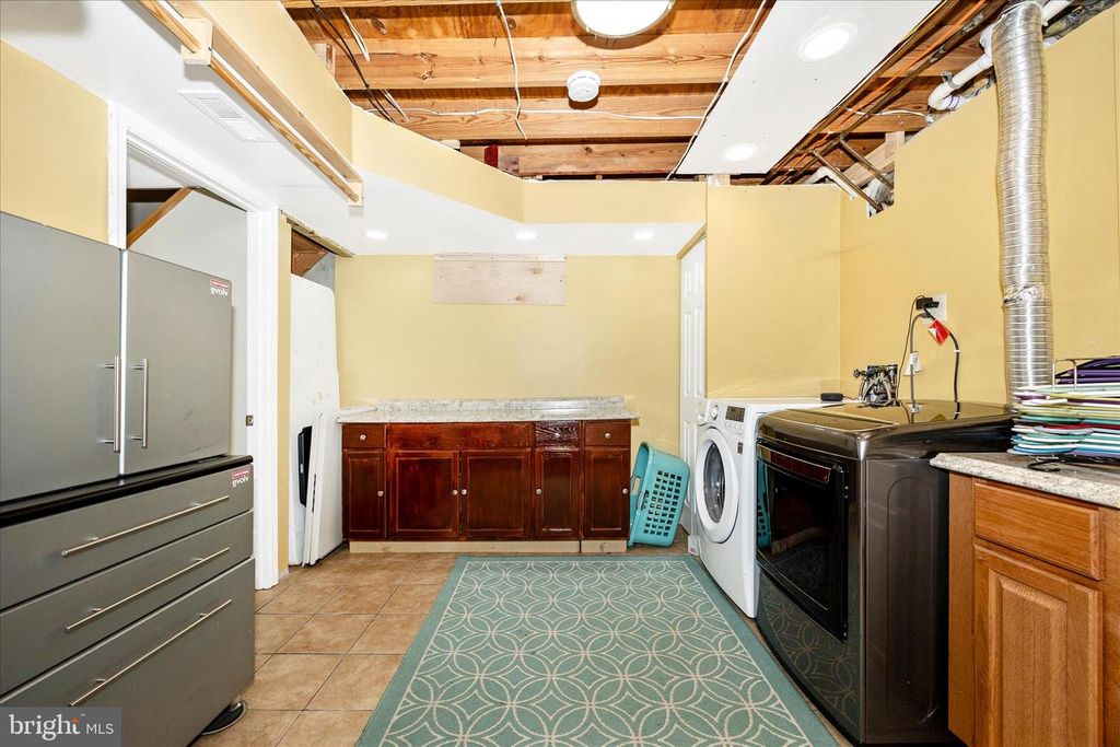 Image 32 of property listing at 19708 MIDAS CT, Gaithersburg, MD 20879