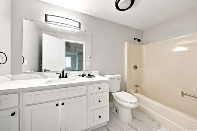 34 Woodland Park Dr 34, Haverhill, MA 01830