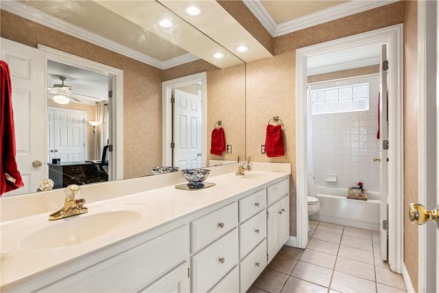 1710 S 42nd Street, Rogers, AR 72758