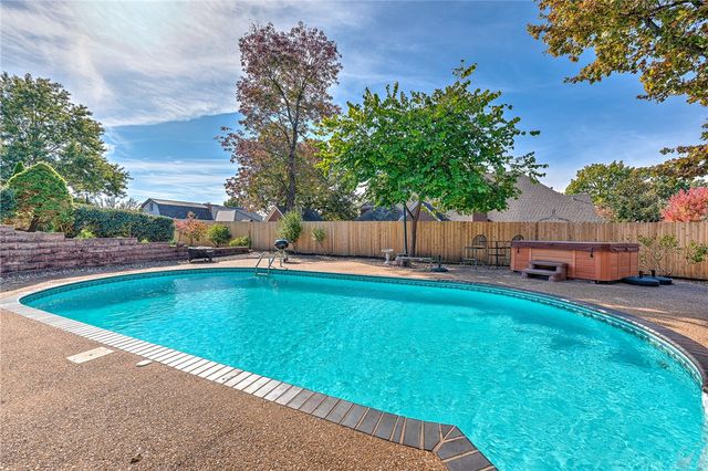 1710 S 42nd Street, Rogers, AR 72758