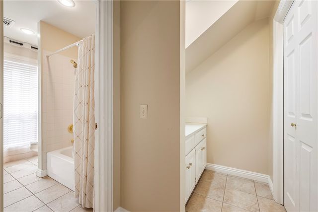 1710 S 42nd Street, Rogers, AR 72758