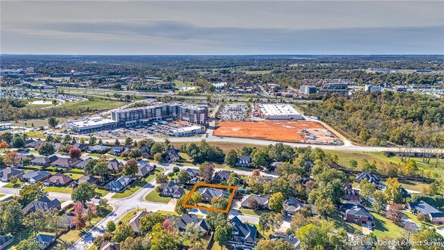 1710 S 42nd Street, Rogers, AR 72758