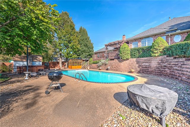 1710 S 42nd Street, Rogers, AR 72758