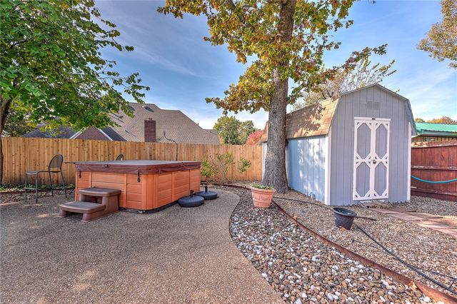 1710 S 42nd Street, Rogers, AR 72758