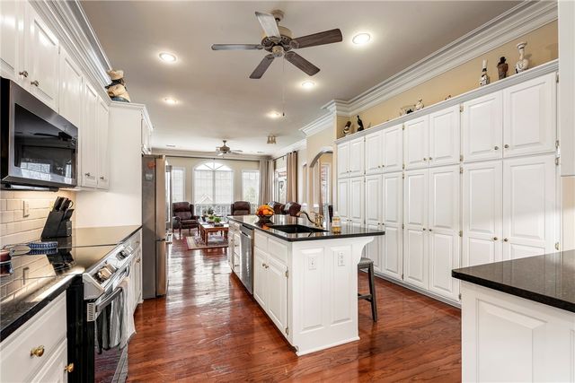 1710 S 42nd Street, Rogers, AR 72758