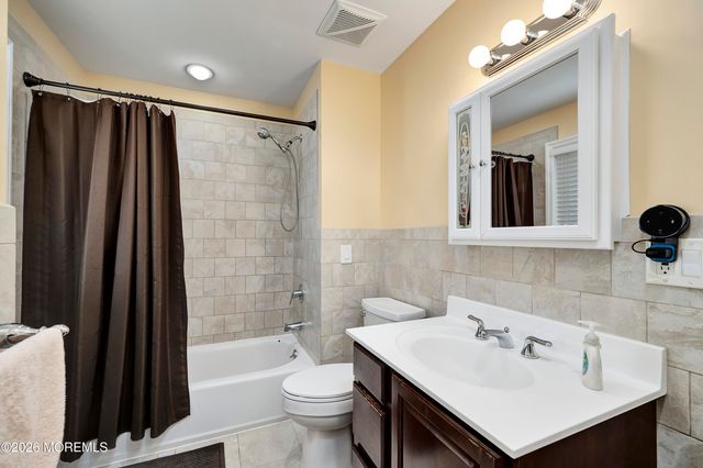 4 Osprey Court, Howell, NJ 07731