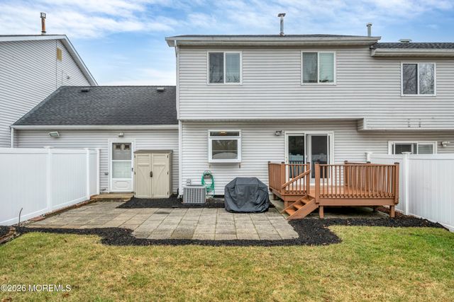 4 Osprey Court, Howell, NJ 07731