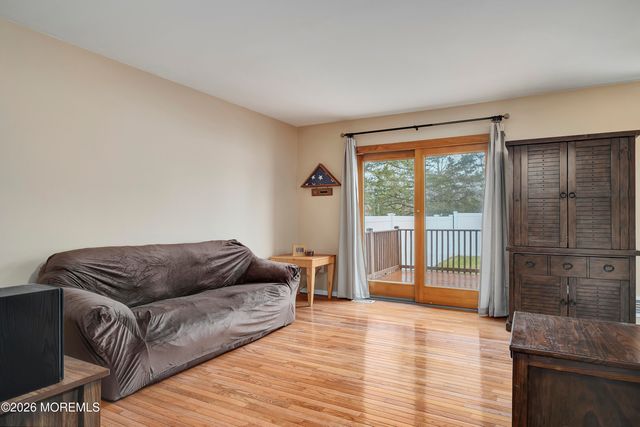 4 Osprey Court, Howell, NJ 07731