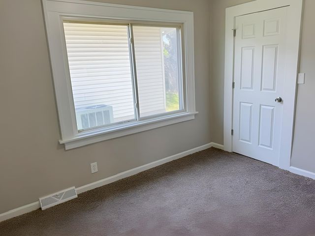 1822 SE Mt Vernon Road, Cedar Rapids, IA 52403