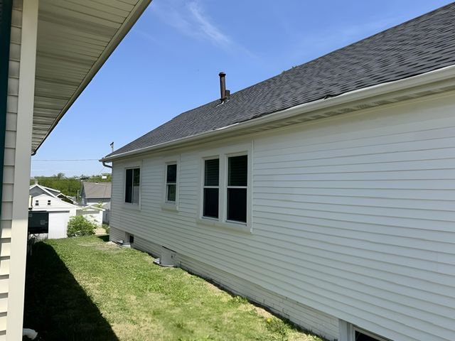1822 SE Mt Vernon Road, Cedar Rapids, IA 52403