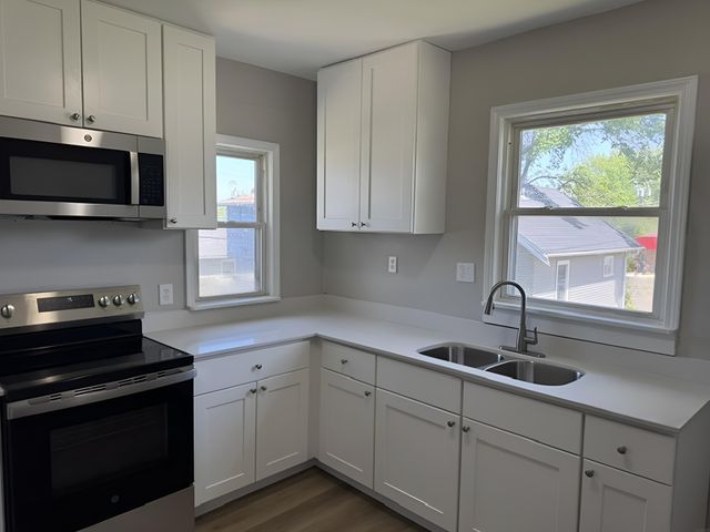 1822 SE Mt Vernon Road, Cedar Rapids, IA 52403