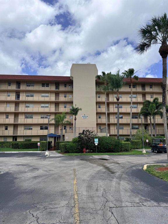3836 Via Poinciana 306, Lake Worth, FL 33467