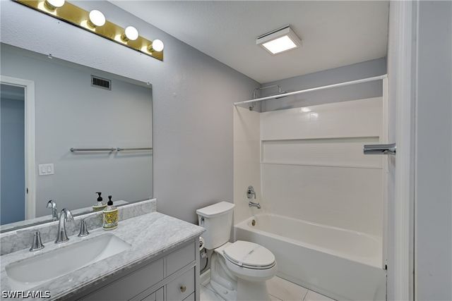 5712 Foxlake DR 3, North Fort Myers, FL 33917