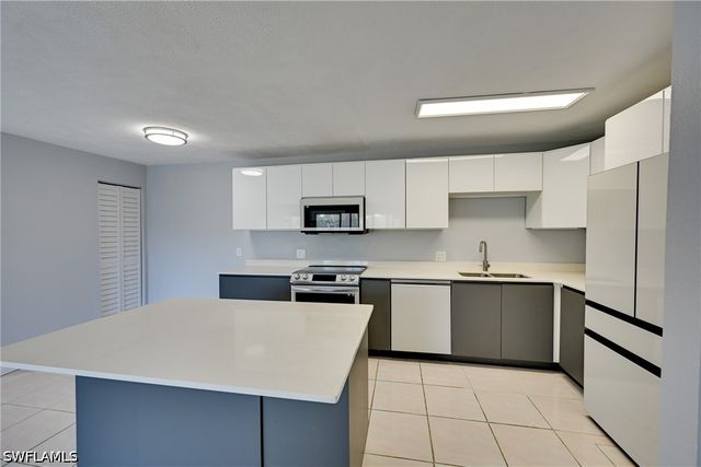 5712 Foxlake DR 3, North Fort Myers, FL 33917