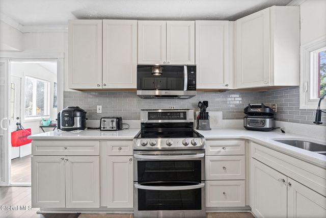 3037 Cox Avenue, Rotterdam, NY 12306