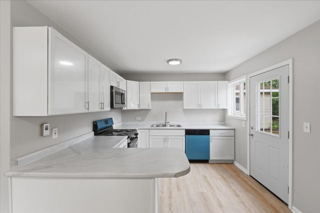 693 Minerva Avenue, Wauconda, IL 60084