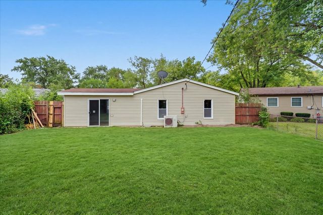 693 Minerva Avenue, Wauconda, IL 60084