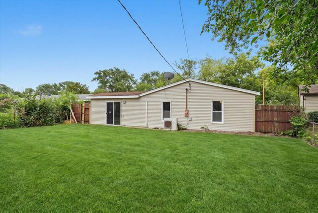 693 Minerva Avenue, Wauconda, IL 60084