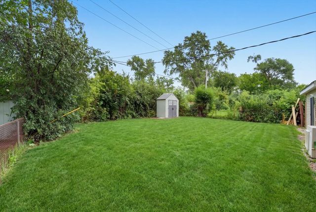 693 Minerva Avenue, Wauconda, IL 60084