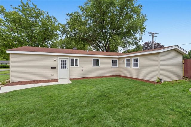 693 Minerva Avenue, Wauconda, IL 60084