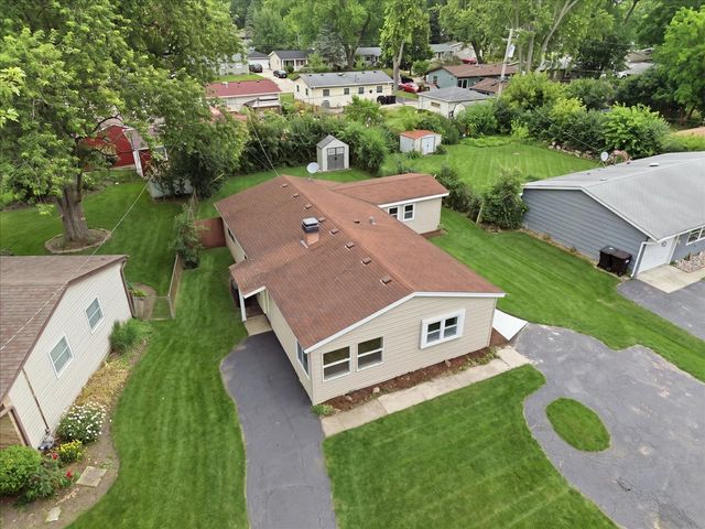 693 Minerva Avenue, Wauconda, IL 60084