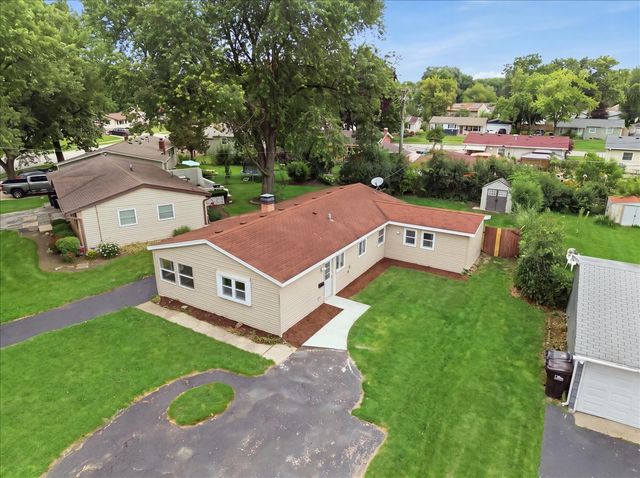 693 Minerva Avenue, Wauconda, IL 60084