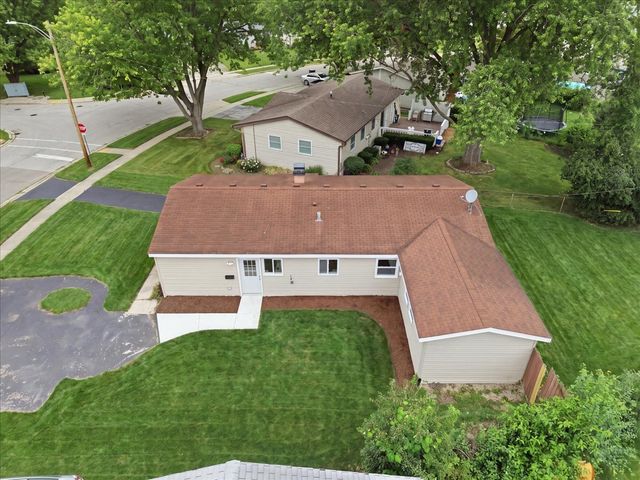 693 Minerva Avenue, Wauconda, IL 60084