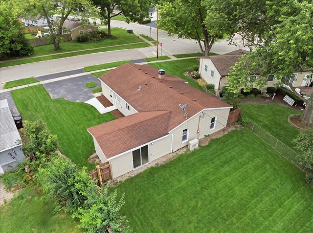 693 Minerva Avenue, Wauconda, IL 60084