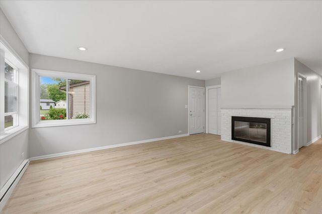 693 Minerva Avenue, Wauconda, IL 60084