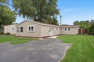 693 Minerva Avenue, Wauconda, IL 60084
