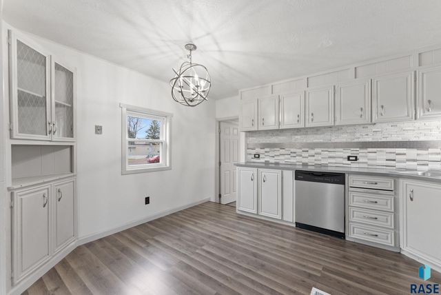 808 S Beta Pl Place, Sioux Falls, SD 67106