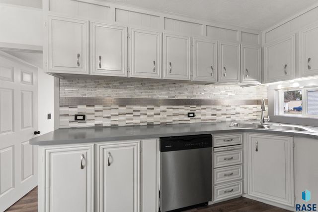 808 S Beta Pl Place, Sioux Falls, SD 67106