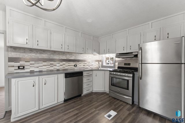 808 S Beta Pl Place, Sioux Falls, SD 67106