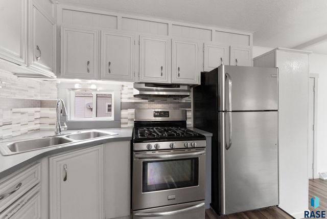 808 S Beta Pl Place, Sioux Falls, SD 67106