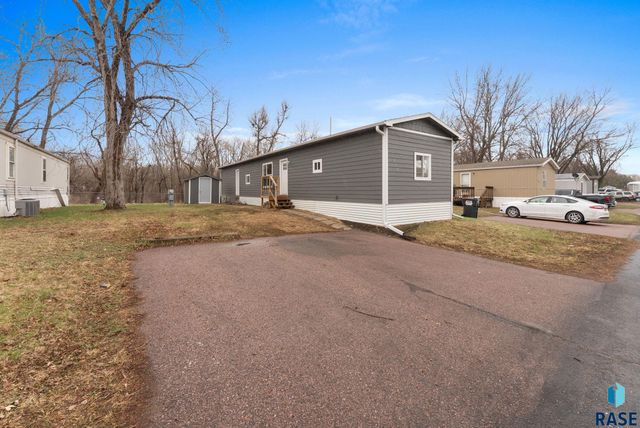 808 S Beta Pl Place, Sioux Falls, SD 67106