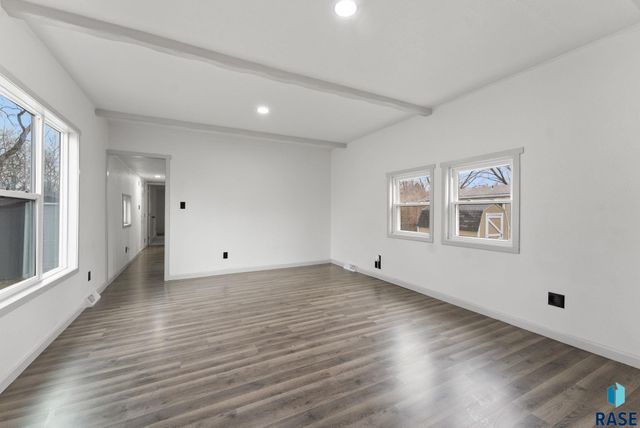 808 S Beta Pl Place, Sioux Falls, SD 67106