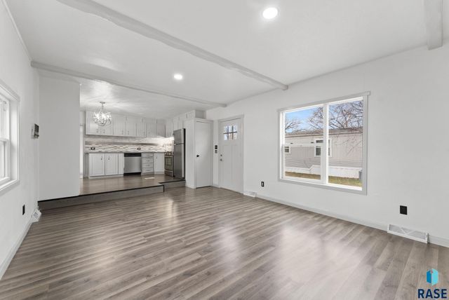 808 S Beta Pl Place, Sioux Falls, SD 67106